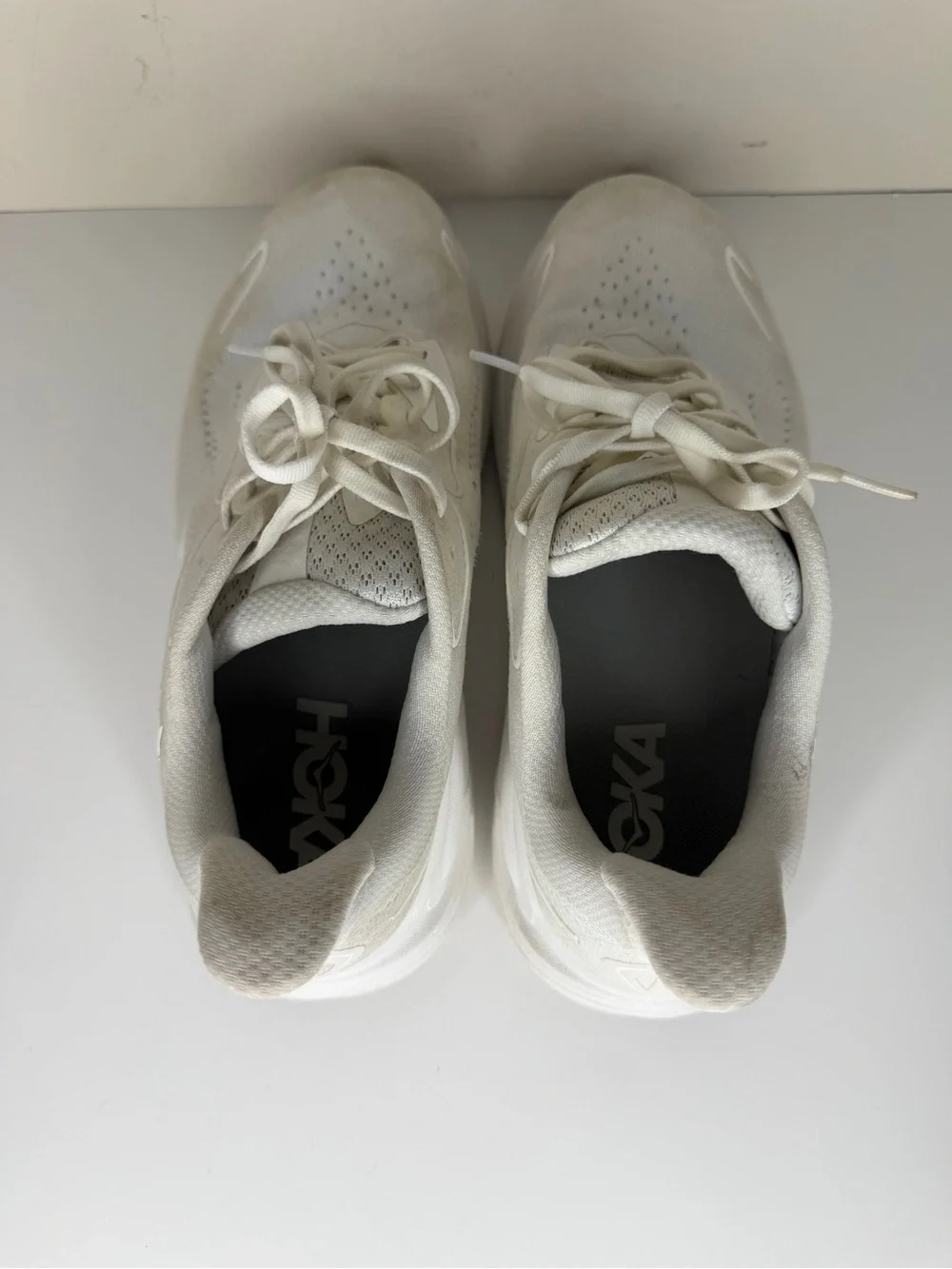 Hoka One One Clifton 10 Men Size 9.5 2E Triple White Sneakers Shoes 1162030 WWH